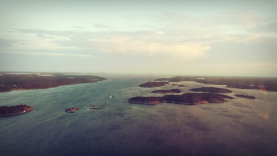 Helikopter över Stockholm med Bella Sundvall på väg till Sandhamn