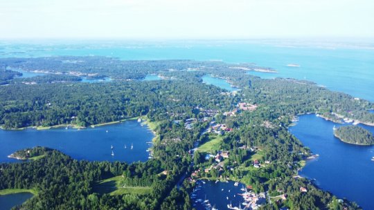 Helikopter över Stockholm med Bella Sundvall på väg till Sandhamn